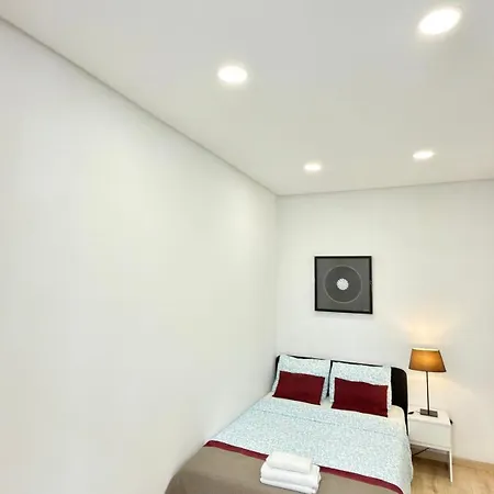 Homestay Stay Lisbon Home *